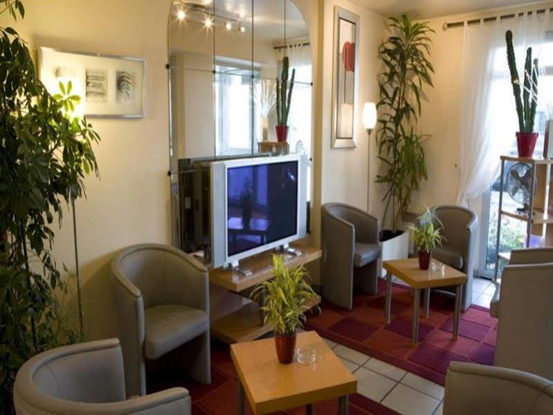 Ibis Budget Chilly-Mazarin Les Champarts Buitenkant foto